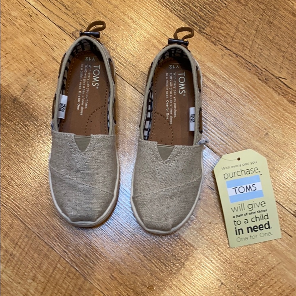 Brand new toms 12 y